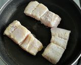 Foto del paso 1 de la receta: Merluza a la marinera