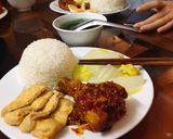 A picture of step 4 of Vietnamese Broken Rice with Sweet and Sour Chicken Thighs.