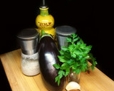 Foto del paso 1 de la receta: Berenjenas a la plancha con aliño de ajo, perejil y aceite de oliva