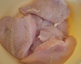 Foto del paso 1 de la receta: Pechugas al vino blanco