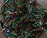 Foto langkah ke 1 dari resep Rebus Kerang Hijau Pedas.