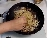 肉絲炒麵的食譜步驟16照片