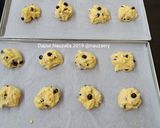 Foto langkah ke 5 dari resep Vanilla Chocochips Cookies.