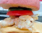 Hình bước làm 5 của món Hamburger thanh long kẹp tôm trứng