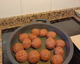 Foto del paso 2 de la receta Albóndigas XL en salsa jardinera