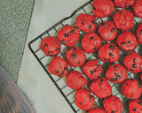 Foto langkah ke 6 dari resep Red Velvet Chips Soft mini cookies. Simple No mixer..!.