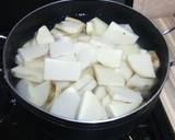 A picture of step 3 of Boiled yam with egg sauce.