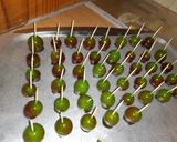 A picture of step 8 of Toffee/candy grapes.