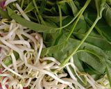 Foto langkah ke 1 dari resep Tumis kangkung tauge bakso.