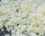 Foto del paso 2 de la receta: Champiñones con jamón serrano, cebolla y pesto de perejil