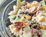 Foto del paso 7 de la receta: Ensalada de pasta con atún y mayonesa de alcaparras y anchoas
