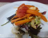 Foto del paso 3 de la receta Ensalada de gulas con verduras templadas