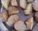 चटपटे भरवा आलू (Bharva Aloo Recipe In Hindi) रेसिपी चरण 1 फोटो