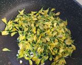 รูปขั้นตอนการทำที่ 1 ของ ดอกโสนผัดไข่