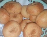 A picture of step 4 of Fluffy Doughnuts.