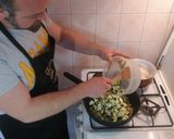 Currys, gombás, cukkínis csirkemell rizzsel recept fázis 3 fotója