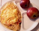 A picture of step 2 of Fried Noodles, Freid egg and Red Apple.