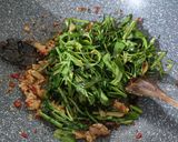 Foto langkah ke 3 dari resep Oseng kangkung & tempe.