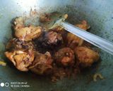 A picture of step 2 of Capsicum chicken.