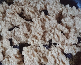 Foto del paso 3 de la receta: Torta bajita invertida de arándanos 🍌 y coco