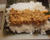 Foto langkah ke 10 dari resep Sushi Tuna Pedas (Spicy tuna sushi).