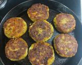 A picture of step 4 of Potato sweet corn cutlets.