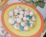 A picture of step 2 of Mushroom do pyaza.