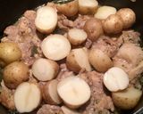 Foto del paso 4 de la receta: Caderas (Contramuslos) de pollo con papas