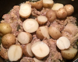 Foto del paso 4 de la receta: Caderas (Contramuslos) de pollo con papas