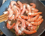 Foto del paso 3 de la receta: Langostinos al ajillo