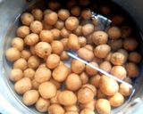 A picture of step 1 of Dum aloo.