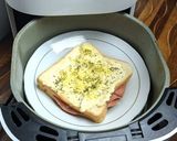 Foto langkah ke 4 dari resep Croque Monsieur (Roti panggang keju Prancis).