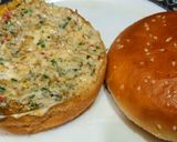 A picture of step 3 of Chicken burgers.