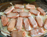 Foto del paso 3 de la receta: Fantasía de bizcochos rosados, fruta y crema de queso