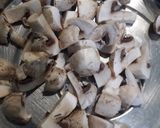A picture of step 2 of Mushroom peas.