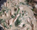 Tejszínes, rukkolás csirke recept fázis 2 fotója