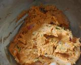 A picture of step 3 of Onion Thalipeeth.