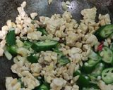 Foto langkah ke 4 dari resep Tumis Tempe Okra Hijau.