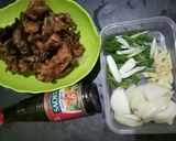 Foto langkah ke 2 dari resep Ayam Goreng saus Tiram.