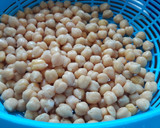 Foto del paso 3 de la receta: Garbanzos crujientes en curry de tomates