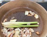 Foto langkah ke 1 dari resep Tumis Kerang Kupas Ala Warteg.