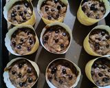 Foto langkah ke 6 dari resep Choco Banana Muffin.