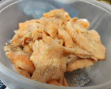 Foto del paso 1 de la receta: Salmón al ajillo sobre patatas a lo pobre