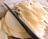 Hình bước làm 1 của món Gỏi Củ Cải Thuỵ Điển & Khô Gan Bò Đen