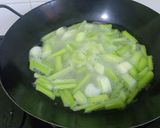 Foto langkah ke 4 dari resep Gulai Ikan Tongkol Batang Keladi.