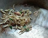 Foto langkah ke 7 dari resep Tumis Labu Siam Teri.