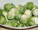 Foto del paso 1 de la receta: Repollitos Bruselas con salteado de pimentones