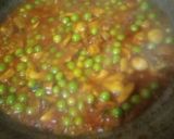 A picture of step 6 of Mushroom Matar curry.