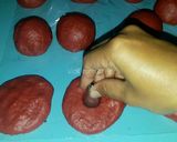 Foto langkah ke 7 dari resep Donat Red Velvet Tanpa Kentang Takaran Sendok.