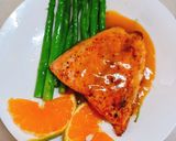 Hình bước làm 2 của món Cá hồi áp chảo sauce cam